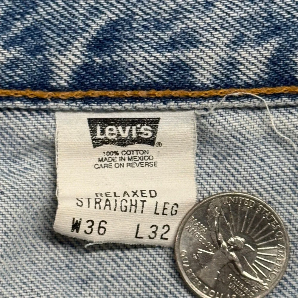 Levis Relaxed Straight Leg Jeans 36x32 Light Wash Distressed Denim Vintage W36